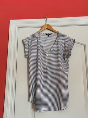 EXPRESS Small Striped Black and White Women's Top. Zipper Detail. Cuffed Sleeve